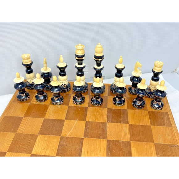 Vintage 60s Spanish Pulpit Mexican Hand Carved Wooden And Bone Mexican Chess Set - Picture 3 of 16